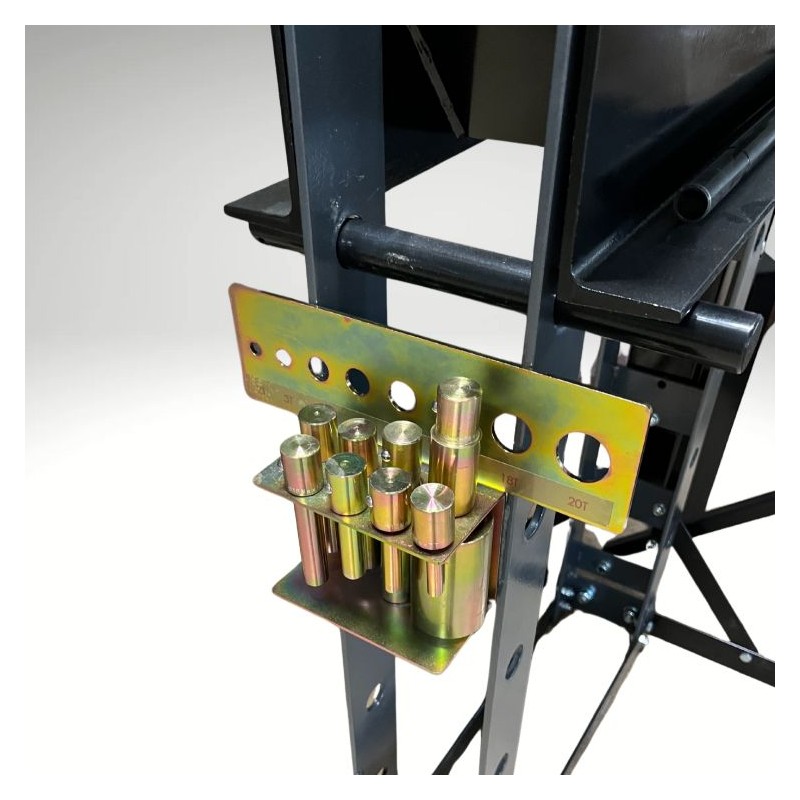 Poinçons sur la presse hydraulique 20T