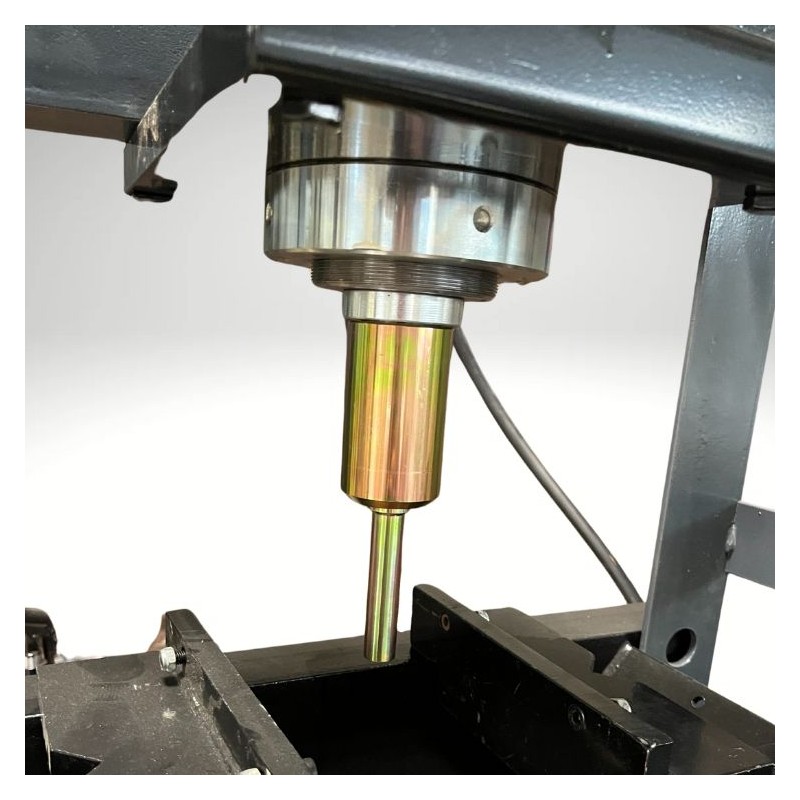Mise en situation des poinçons sur la presse hydraulique 30T avec pompe d'assistance et commande au pied BPAC