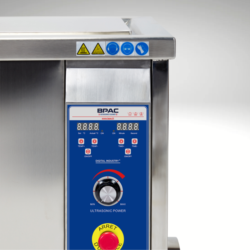 Zoom sur le panneau de contrôle du nettoyeur Ultrasons INDUSTRIEL 58 litres, 28 Khz, Cuve renforcée, 650x300x300mm