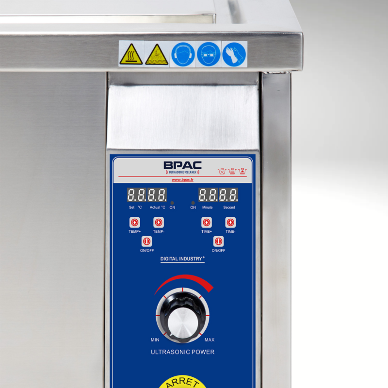 Zoom sur la façade de la cuve industrielle ultrasons 77L, 85 cm de long