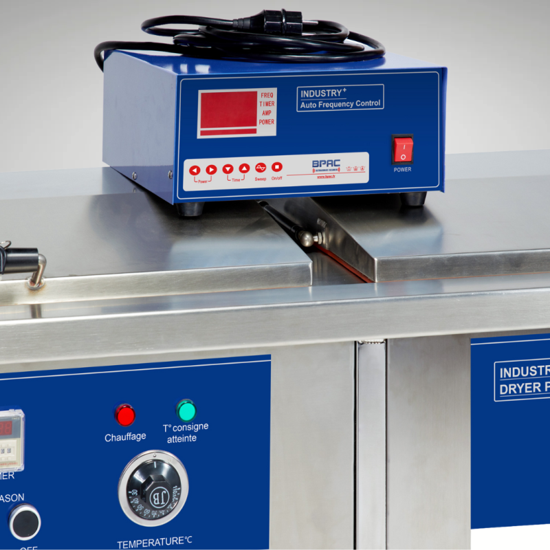 Zoom sur le générateur pour double cuve ultrasons et sécheur BPAC104L