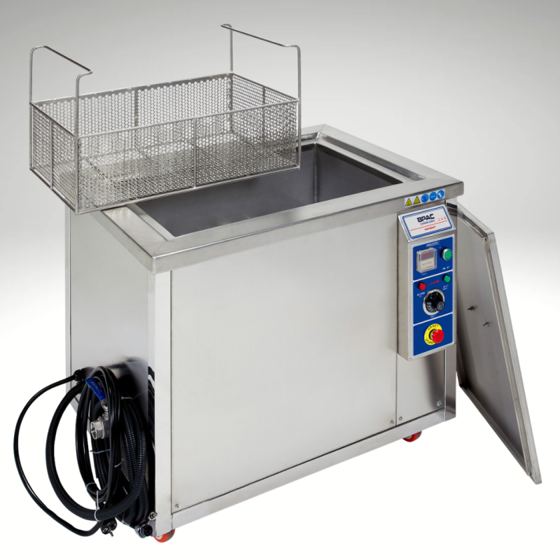 Vue sur le nettoyeur ultrasons 210L spécial affuteur avec panier renforcé