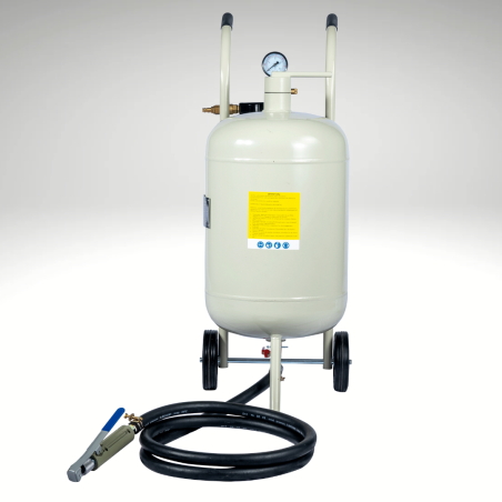 Vue de face de la sableuse 40 litres, aérogommeuse BPAC Vue de face de la sableuse 40 litres, aérogommeuse BPAC