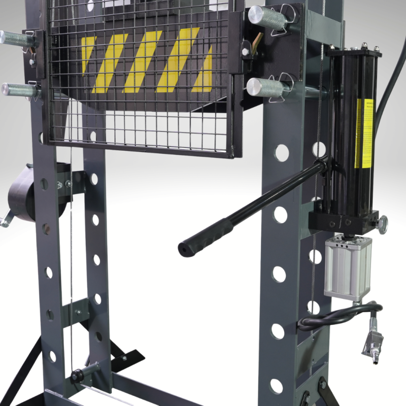 zoom sur le verrin de la presse hydraulique 50 T BPAC