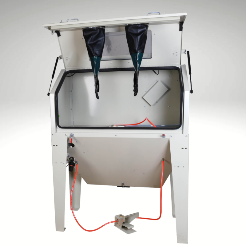 Vue de face de la cabine de Sablage professionnelle 420 L avec dépoussiéreur, portes ouvertes